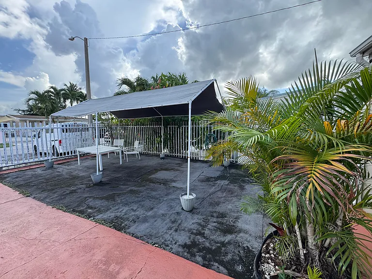 3540 NW 95th Ter — Photo 33