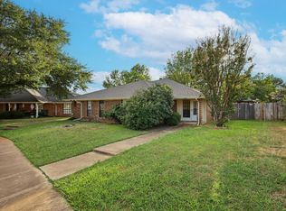 2812 Springhaven Ct, Bedford, TX 76021