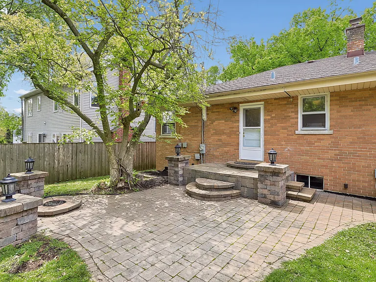 893 S Poplar Ave — Photo 16