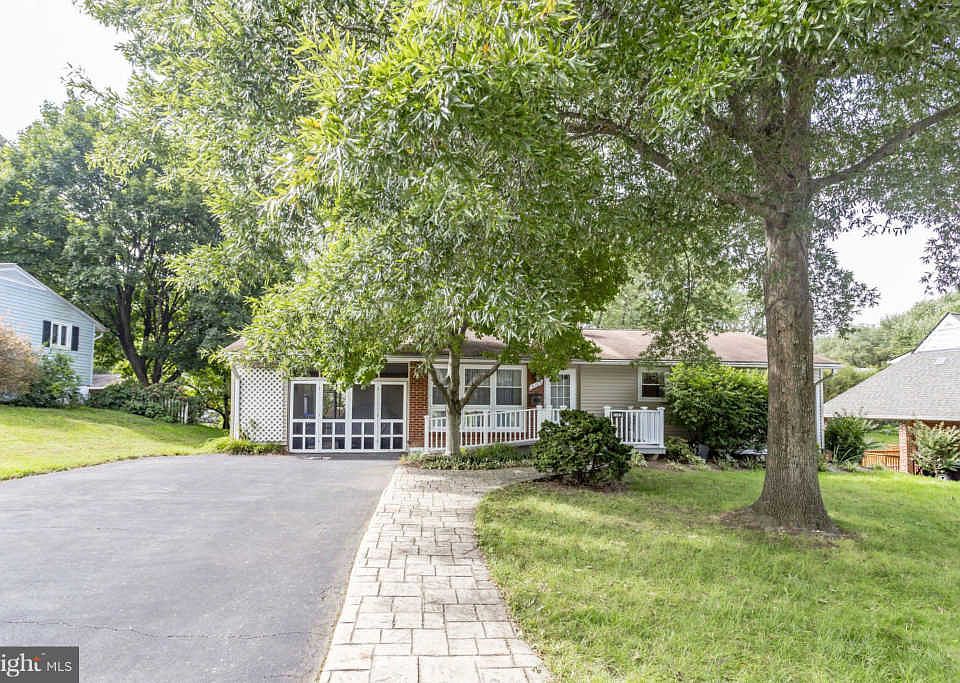 1st image of 6102 Leewood Dr