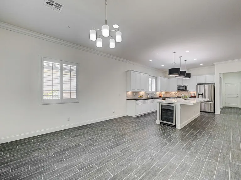 933 Everest Peak Ave — Photo 16