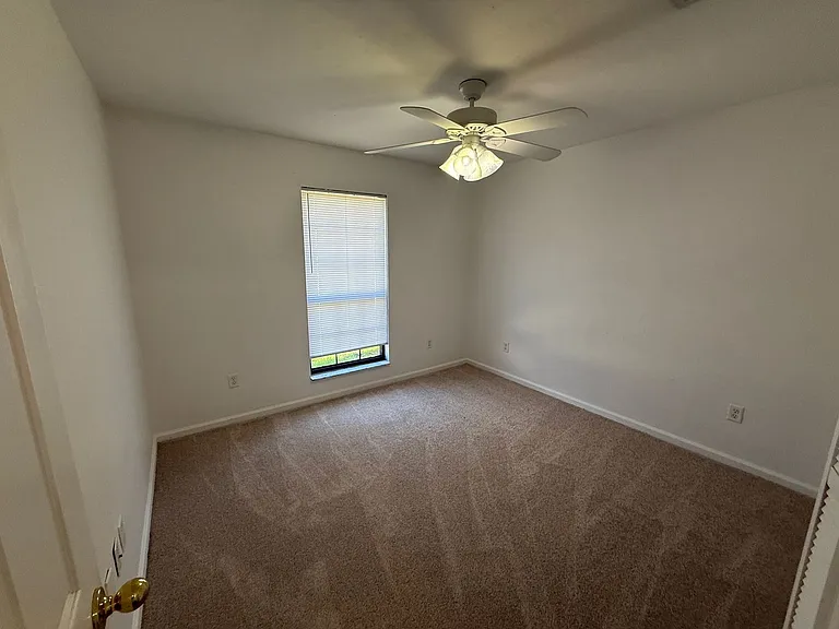 886 Meginnis Ln — Photo 16