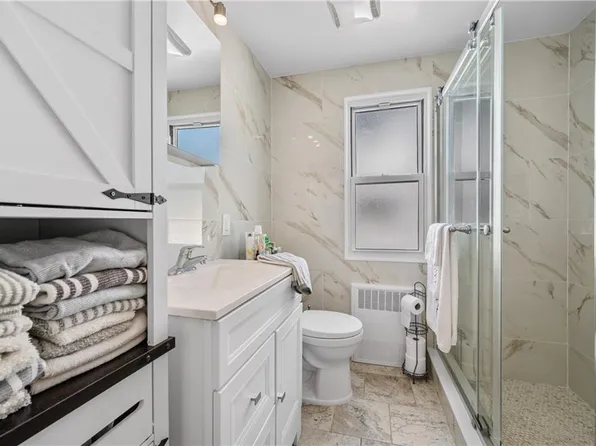 325 College Avenue image 12 of 27