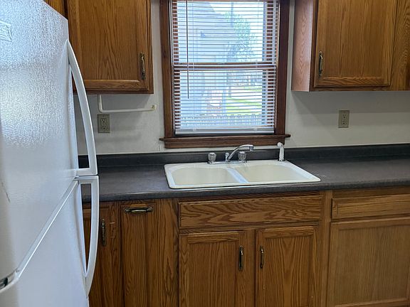 5th image of 1102 S Miller St