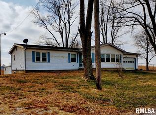 1565 County Road 1400 Rd N, Carmi, IL 62821