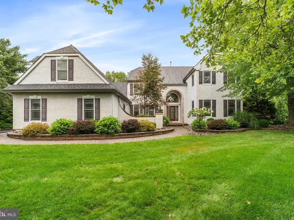 1 Woodland Dr, Cranbury, NJ 08512