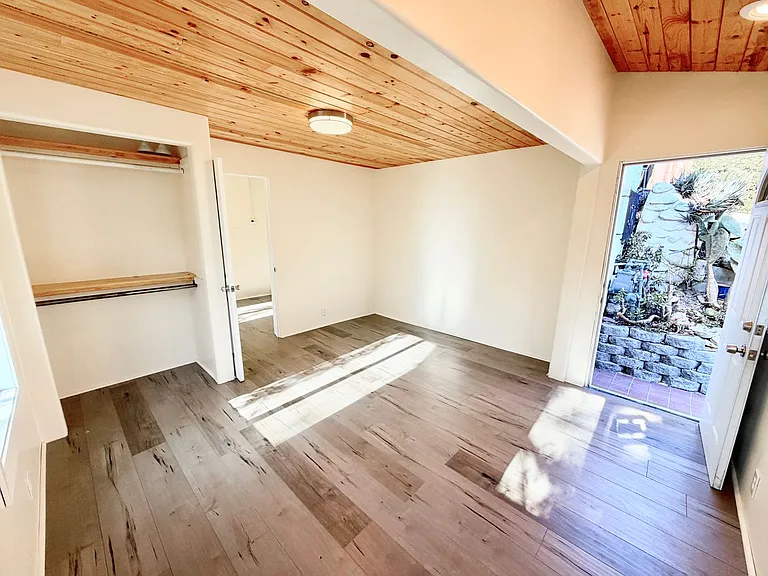 345 Crane Blvd — Photo 50