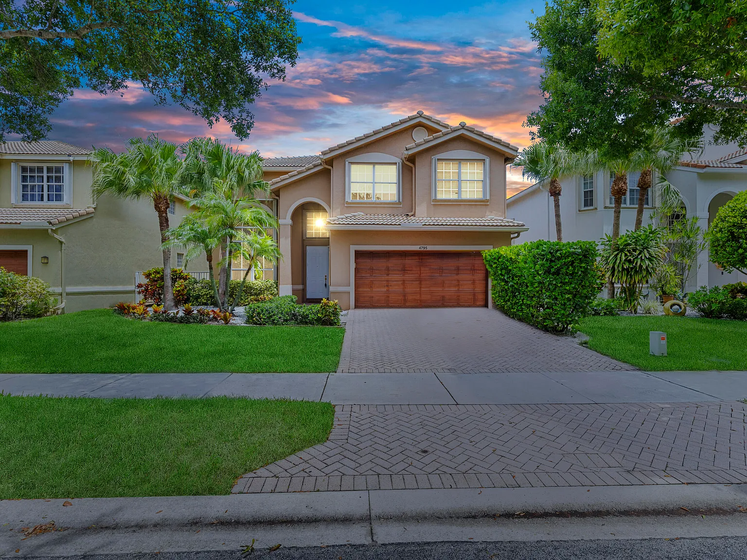 4 bed, 2.5 bath, 2730 sqft, $4,500 — Photo 2