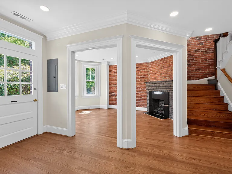 672 Maryland Ave NE — Photo 9