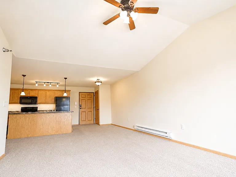 Berry Pointe Luxury Apartments — Photo 18