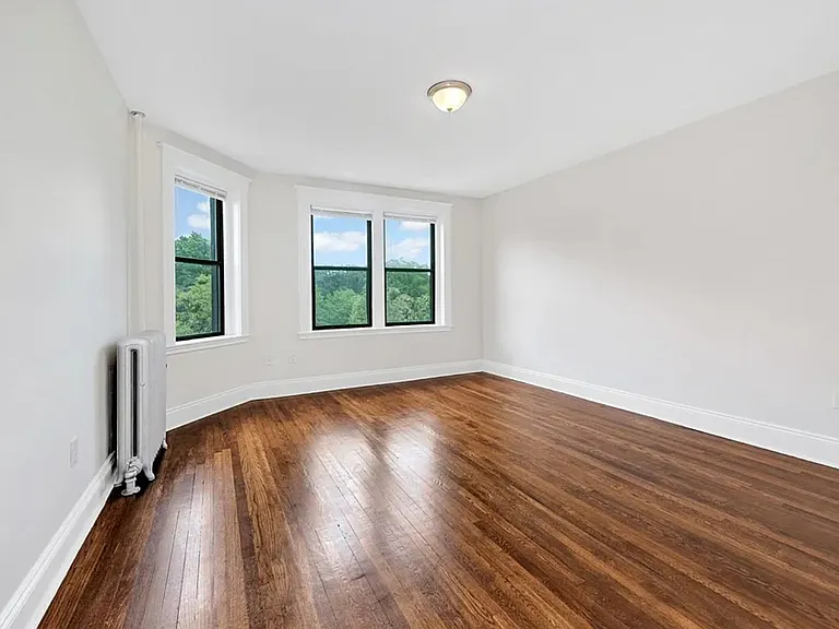 11 Park Dr — Photo 9