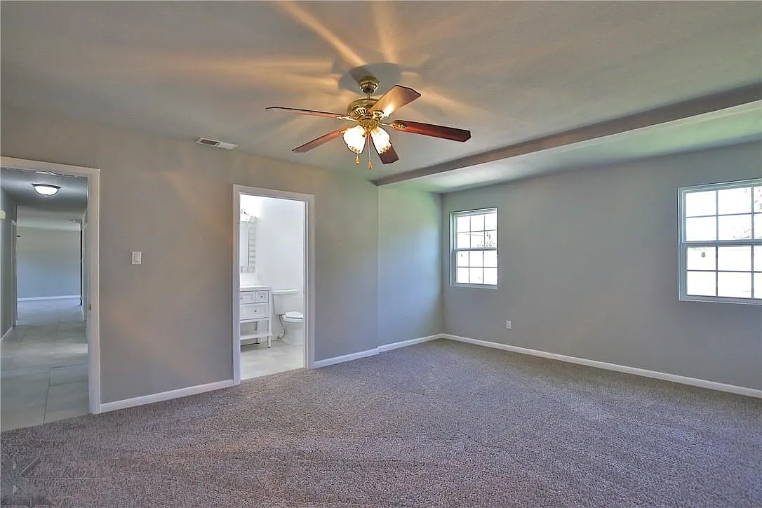 4 bed, 1770 sqft, $2,950 — Photo 3