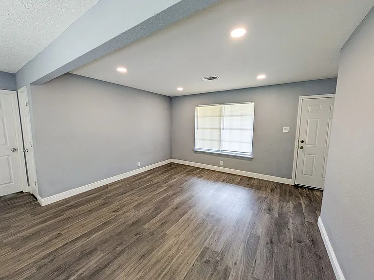 4404 Raven St — Photo 5
