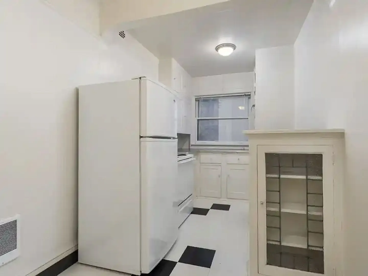Mayfair Apartments (Mayf01) — Photo 3