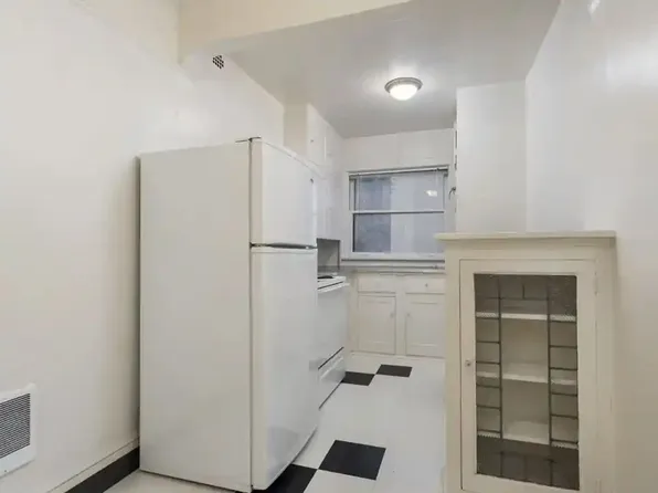 Mayfair Apartments (Mayf01), 1929 NW Irving St APT 108, Portland, OR 97209