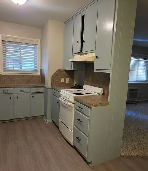 Colonial Terrace — Photo 15