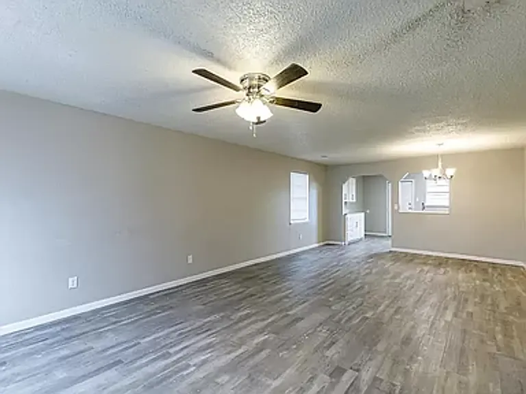 4634 Fordham St — Photo 9
