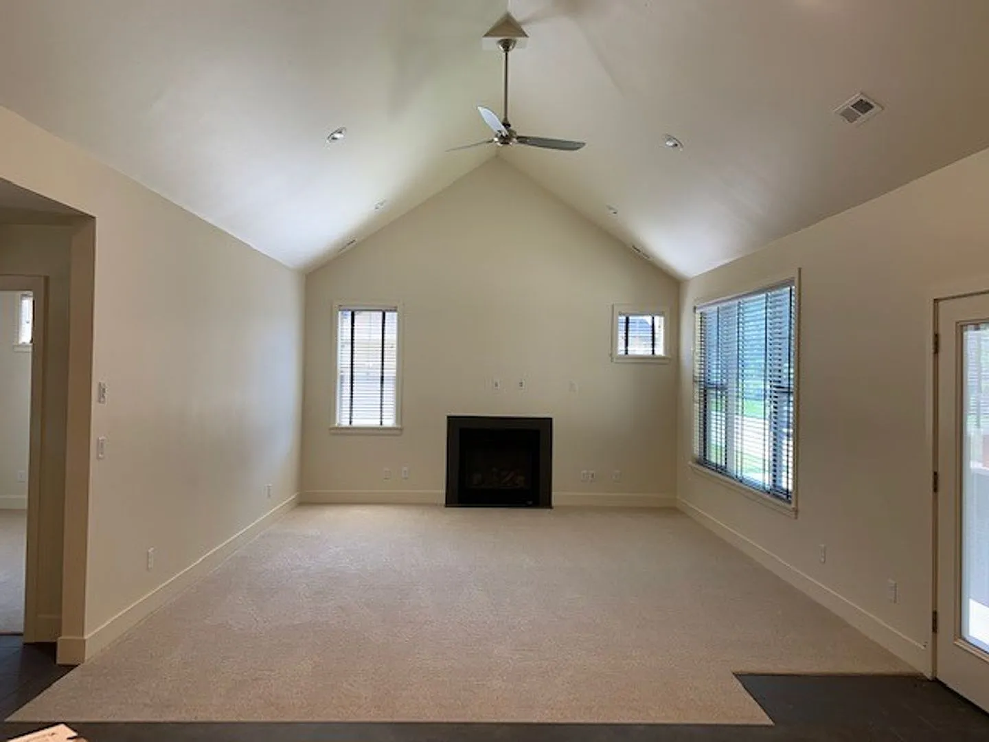 Brand New Deluxe House near Autzen! — Photo 4