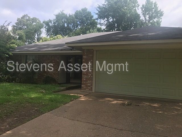 1st image of 8925 Hollow Bluff Dr
