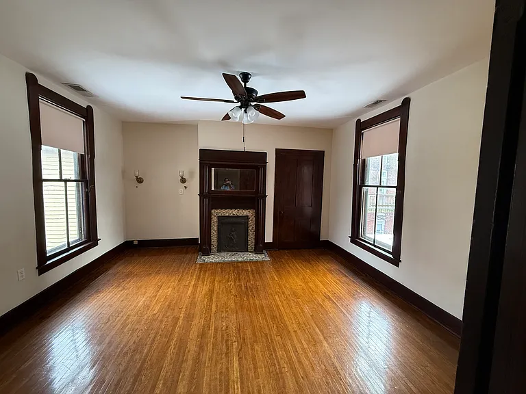 513 SE 2nd St #D — Photo 1