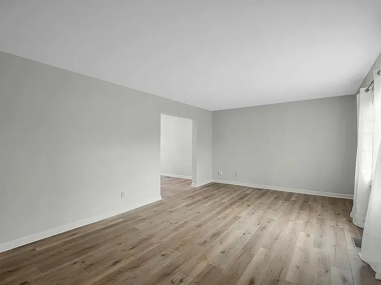 810 Centennial Dr — Photo 9