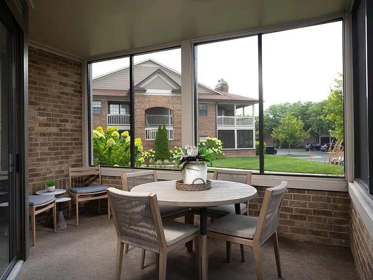 Willow Lake Apartments — Photo 7