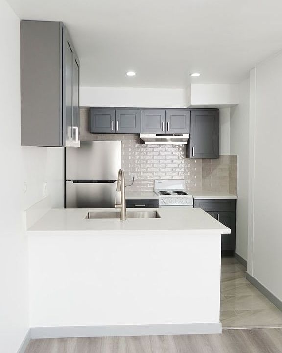 1st image of 1601 N Poinsettia Pl #215A