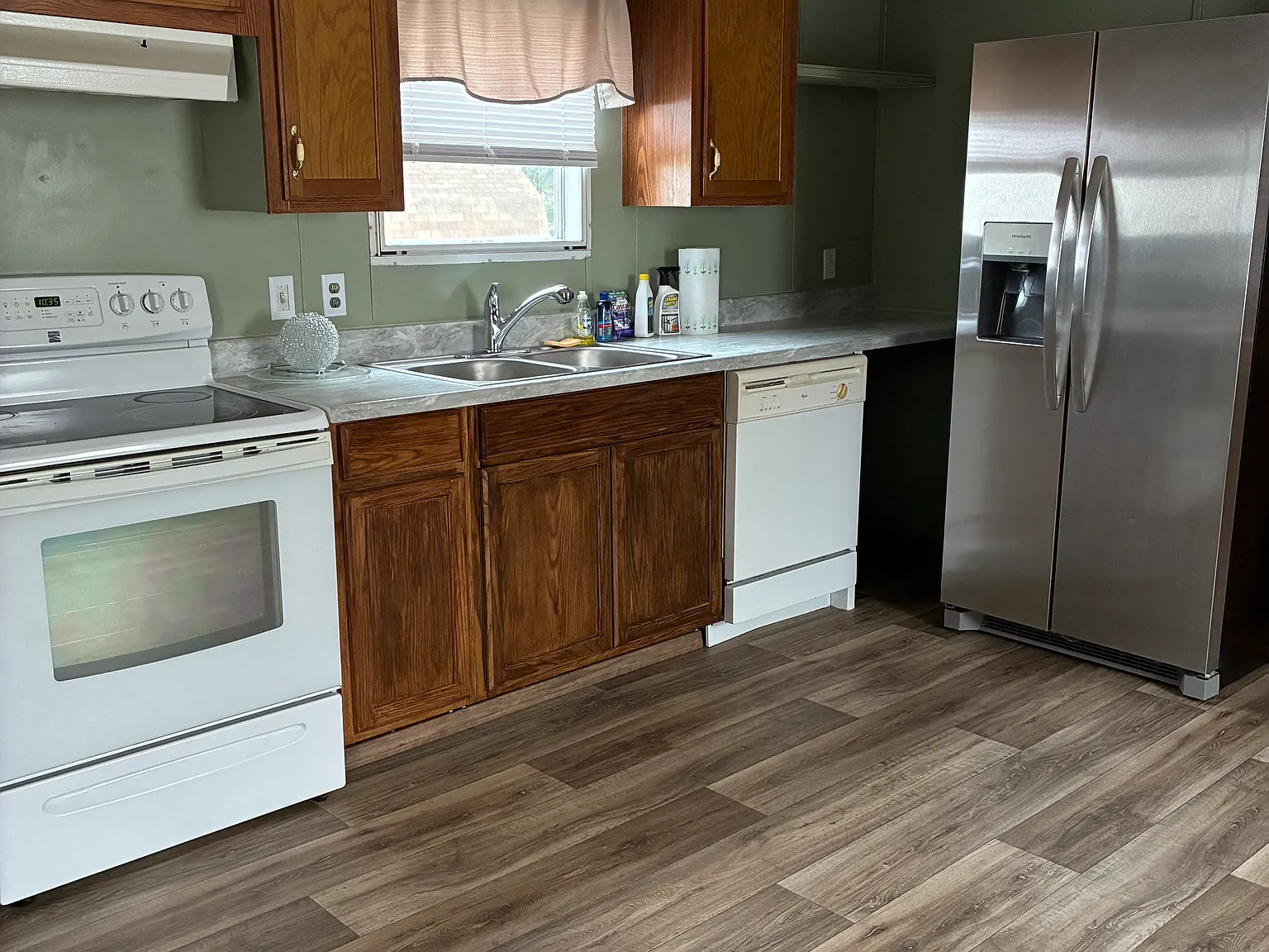 3 bed, $850 — Photo 1