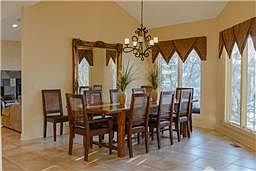 5th image of 365 Bluff Dr