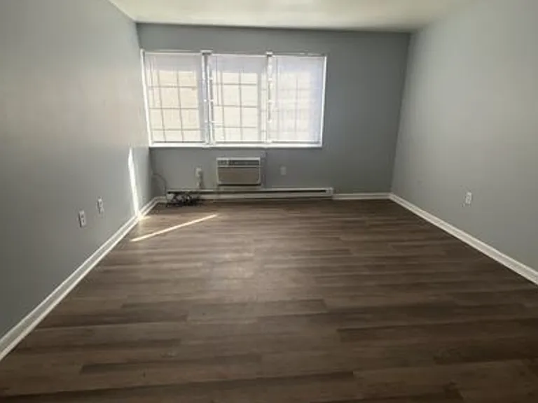 423 Briarwood Ave #2 — Photo 3