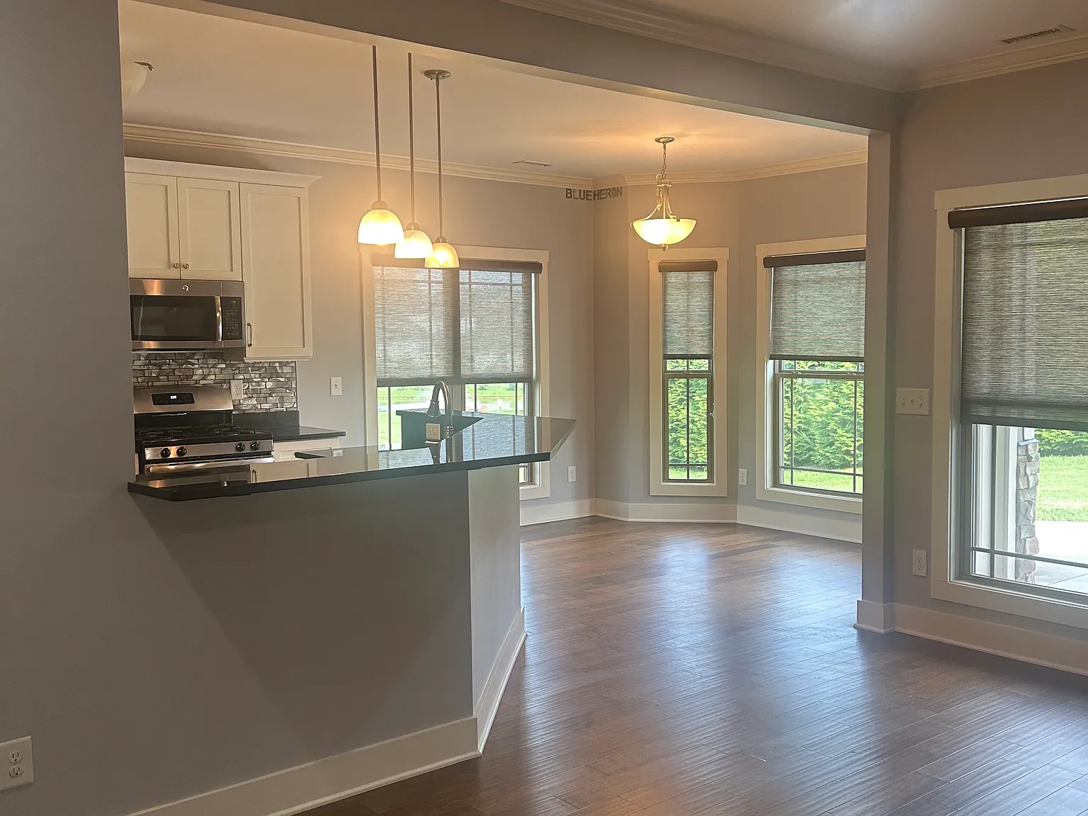 3 bed, 1900 sqft, $3,000 — Photo 3