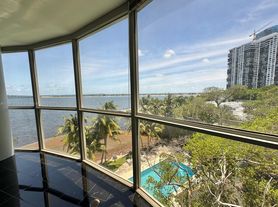 2025 Brickell Ave