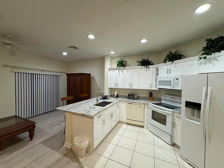 8246 Mulligan Cir — Photo 3