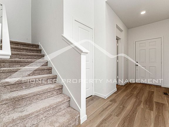 3rd image of 701 Lillibrook Pl