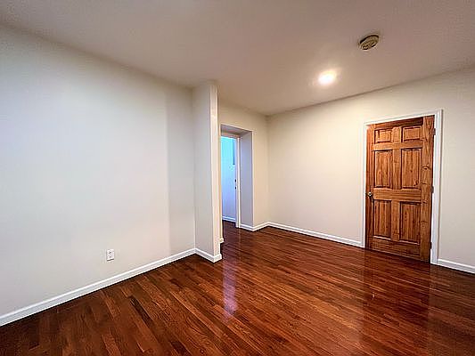 3rd image of 215 E Broadway #2B