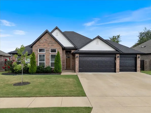 1411 Westridge Ln, Centerton, AR 72719