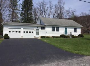 6527 Fairlane Dr, Boston, NY 14025