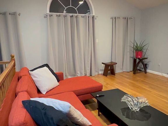 2nd image of 10 Waverly St #2