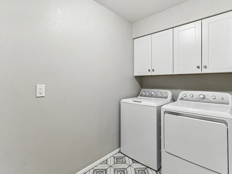 3039 W Glenn Dr — Photo 12