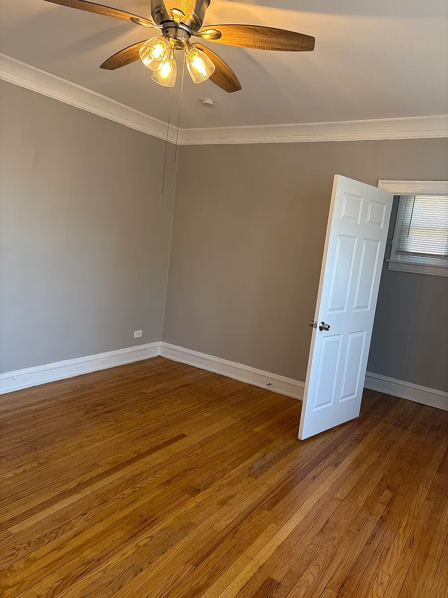 Building Photo - 625 E 80th St #2