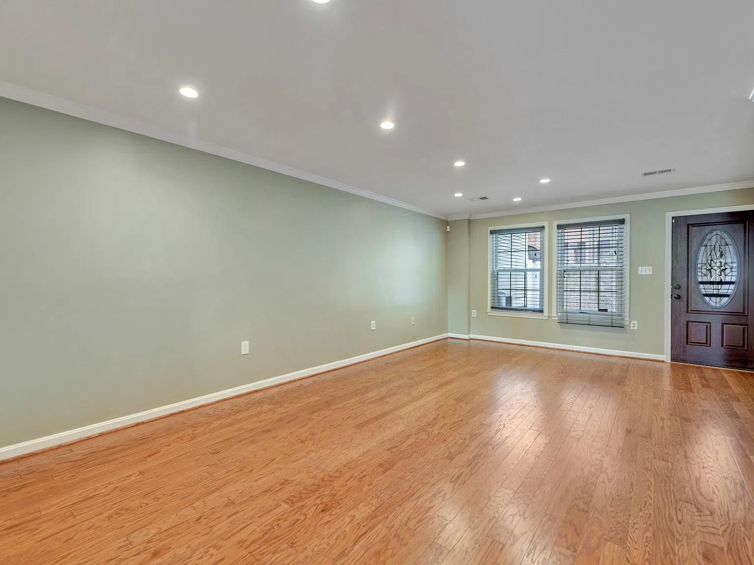 2 bed, 1.5 bath, 1292 sqft, $2,475 — Photo 2
