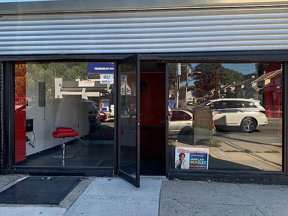 4th image of 702 Chancellor Ave #D