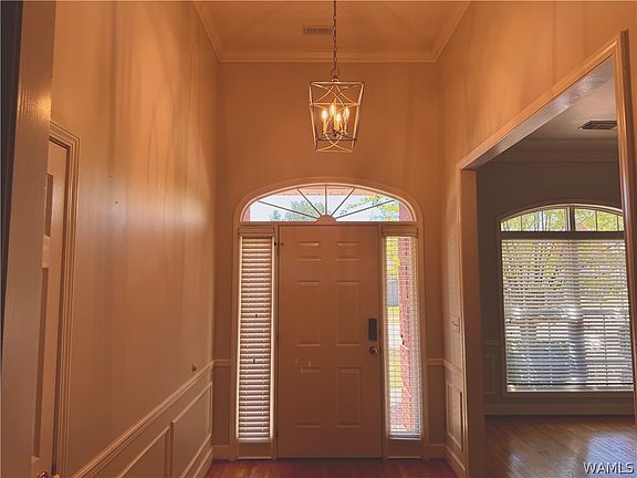5th image of 842 Lynn Oaks St
