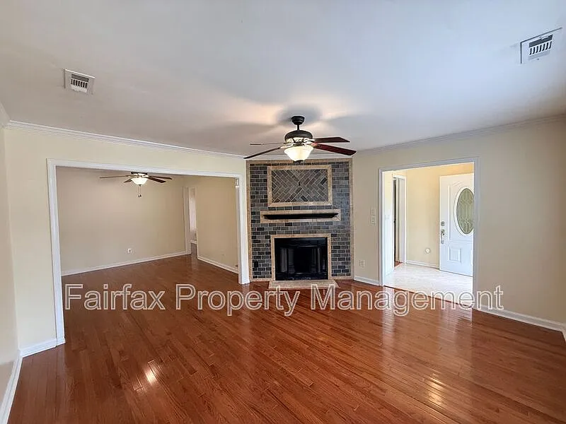 3 bed, 2.0 bath, 1356 sqft, $1,550 — Photo 4
