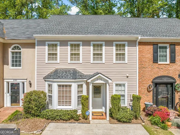 595 Saint James Walk SE, Marietta, GA 30067