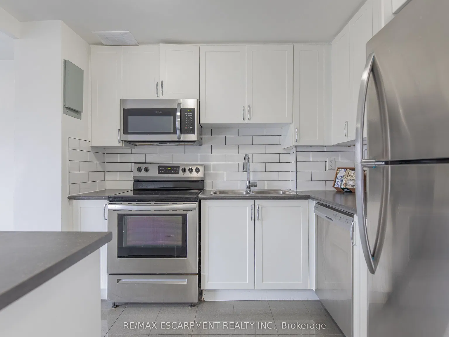2 bed, $1,899 — Photo 2