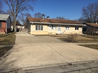 547 Sussex Ct, Elk Grove Village, IL 60007