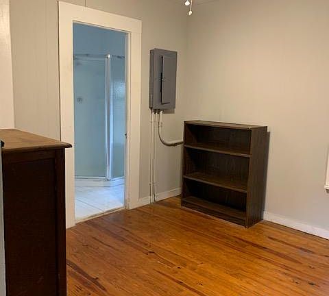 5th image of 328 1/2 Desoto St