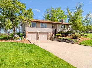 2749 Brookview Rd, Muscatine, IA 52761