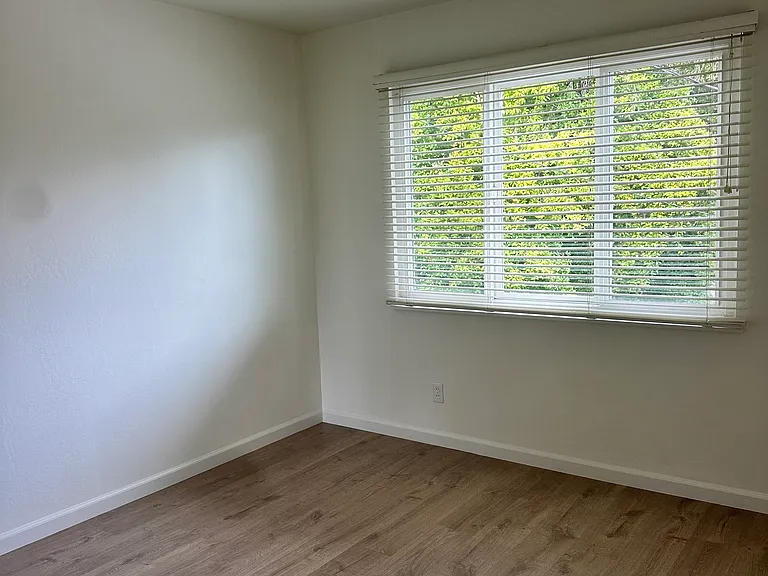 16 Thomas Ct #16 — Photo 12